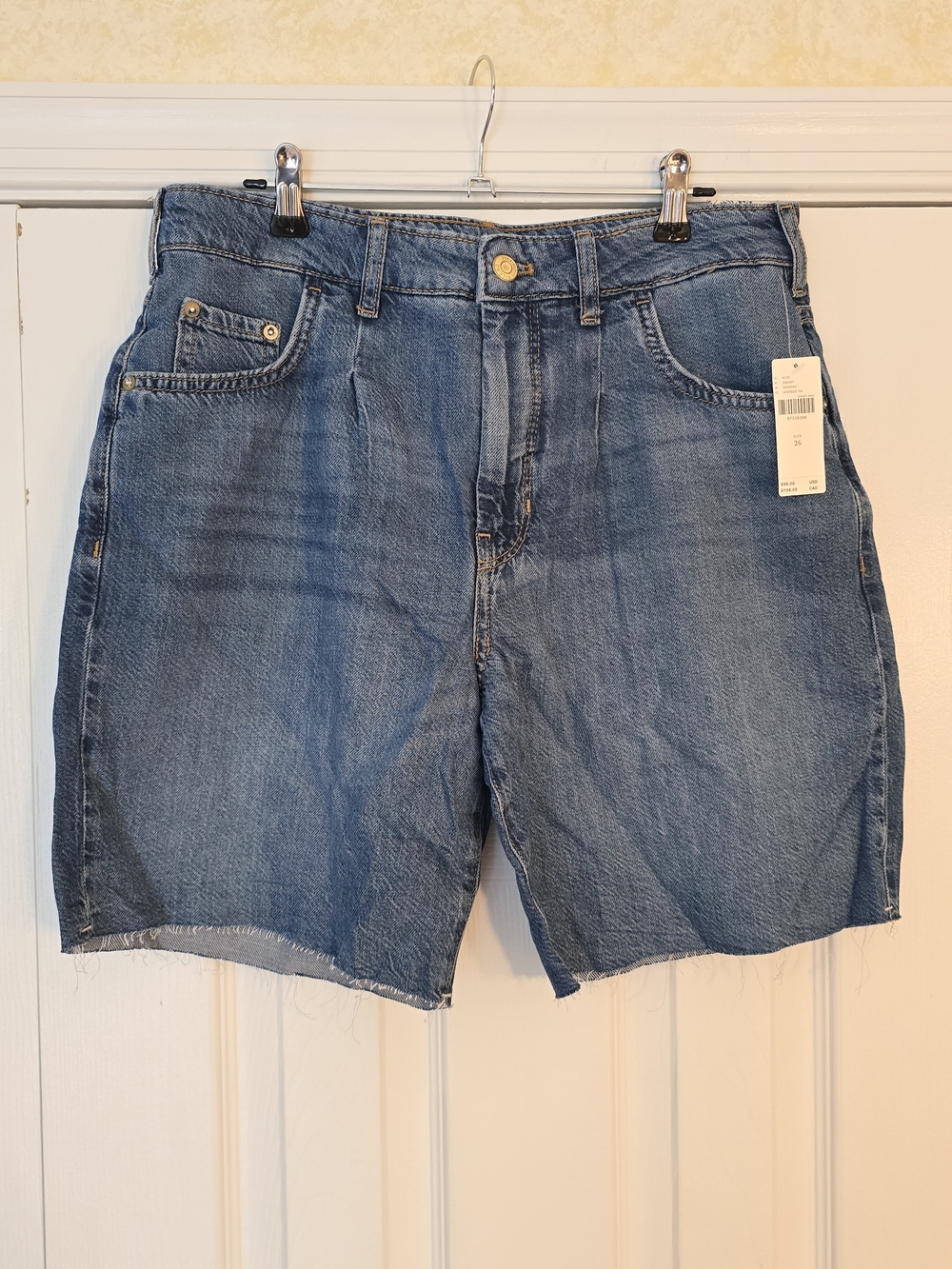 NWT Pilcro Denim Shorts w/Raw Hem - 26